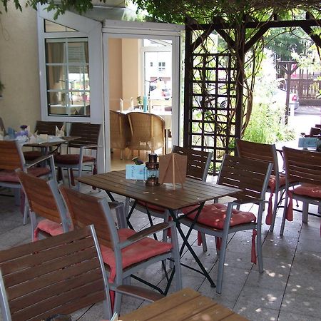 Pension & Cafe Am Kraehenberg ハレ エクステリア 写真