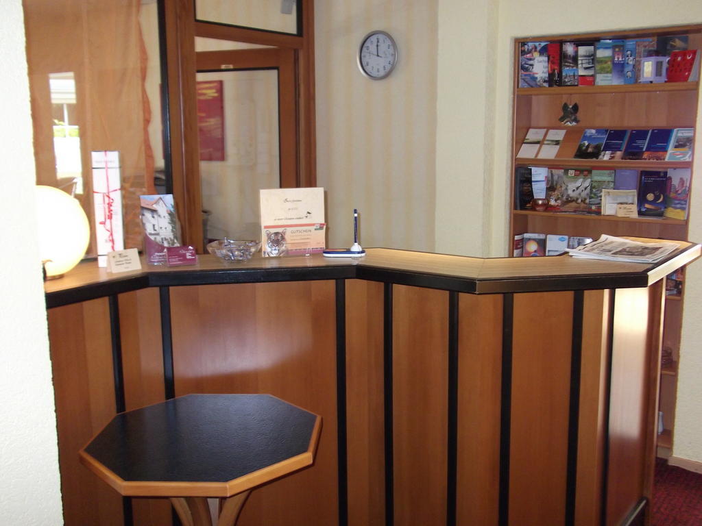 Pension & Cafe Am Kraehenberg ハレ エクステリア 写真