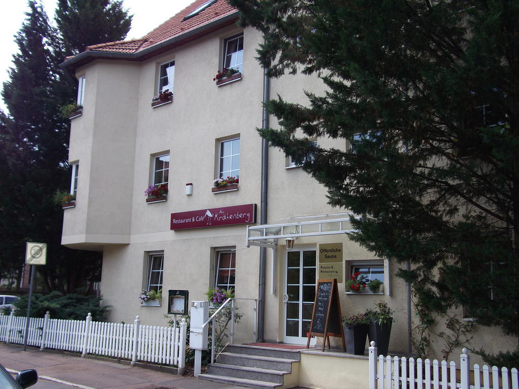 Pension & Cafe Am Kraehenberg ハレ エクステリア 写真