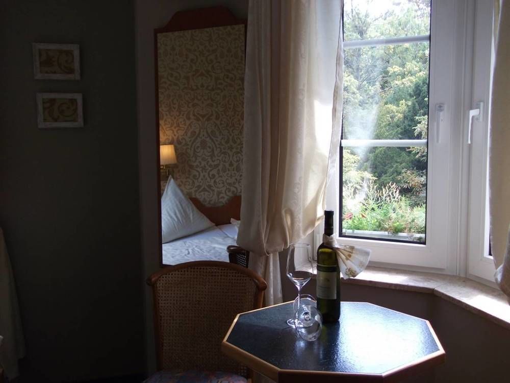 Pension & Cafe Am Kraehenberg ハレ エクステリア 写真